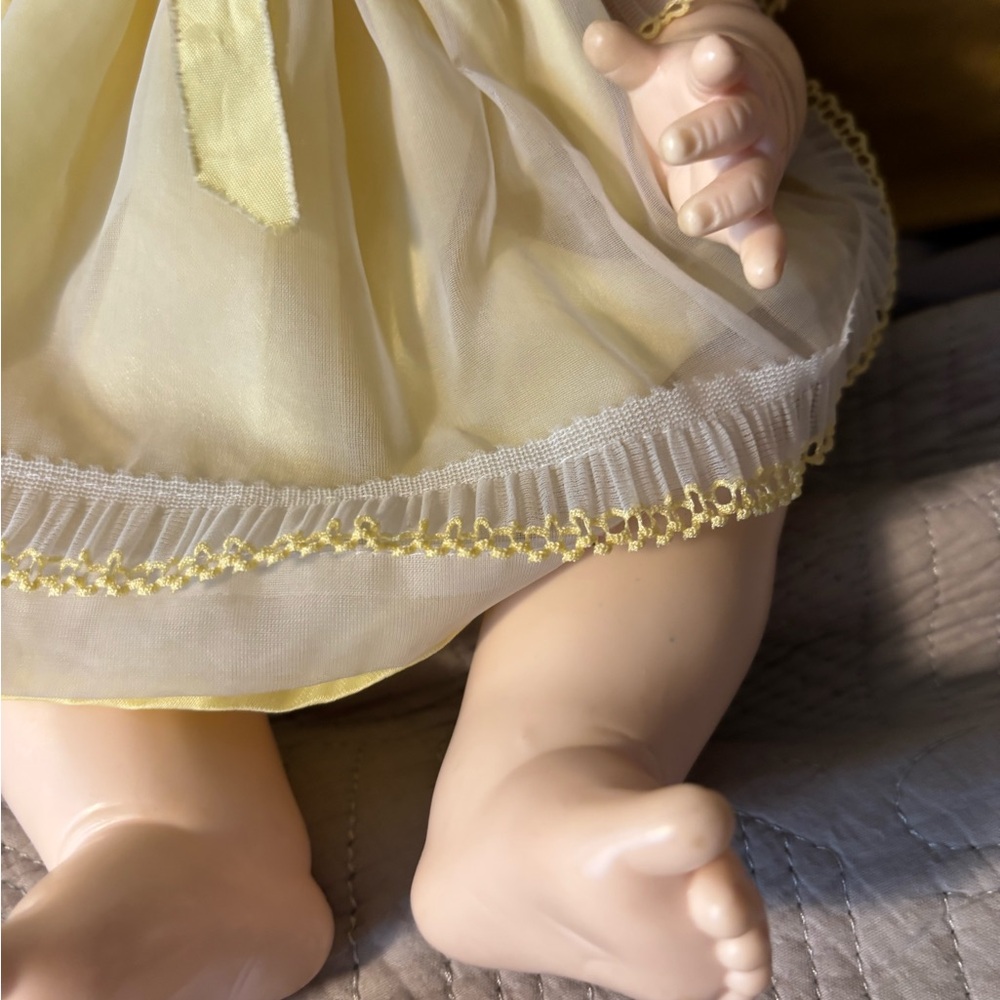 Vintage Ideal CBS Inc. Baby Doll-1983 - Picture 3 of 6